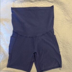 Beyond Yoga Maternity Pocket Bike Shorts Purple size Large